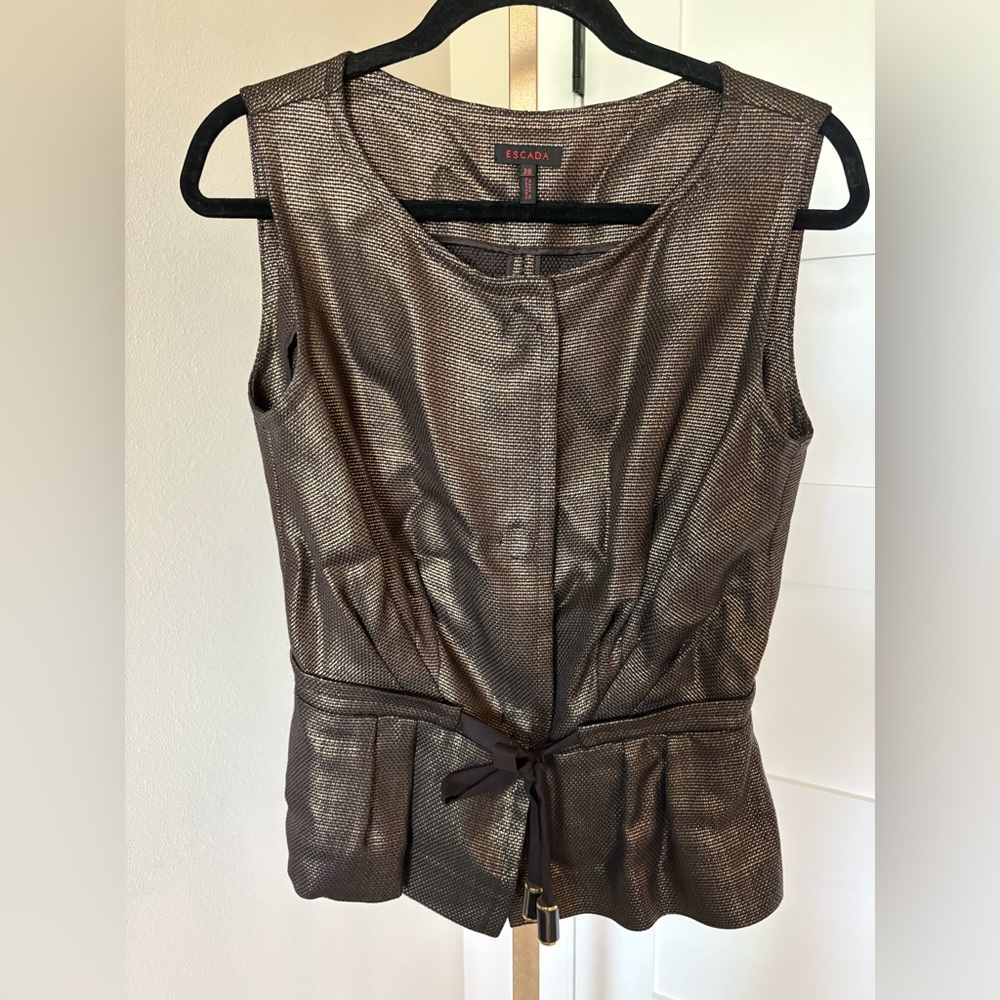 Escada Size 38 Vest Top. Fits Like A U.S. 4. Pre Owned Excellent Condition.